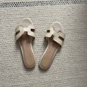 crown & ivy Woven Cream/Tan Slide Sandals